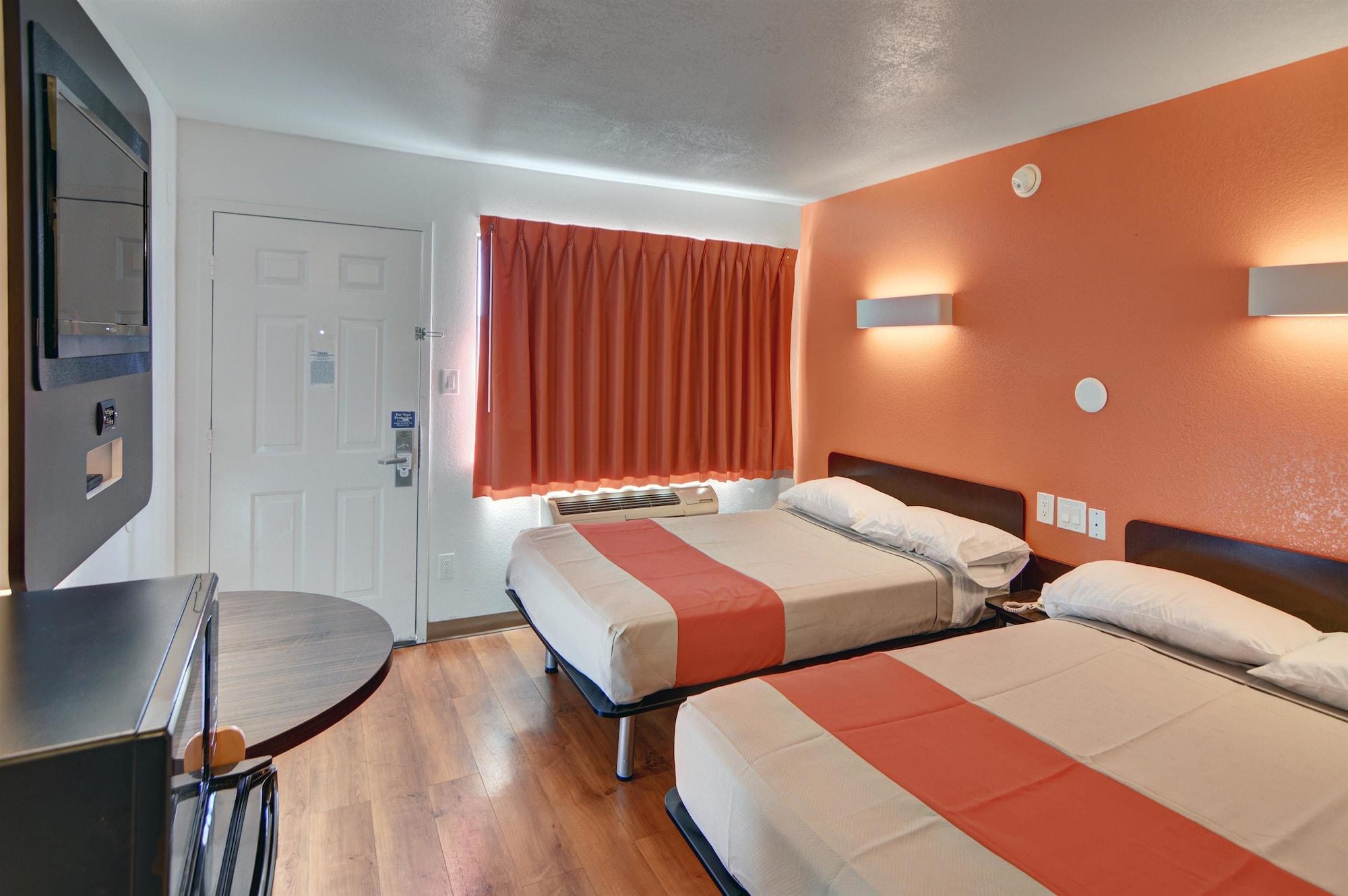 Motel 6 Denton, Tx - Unt Экстерьер фото