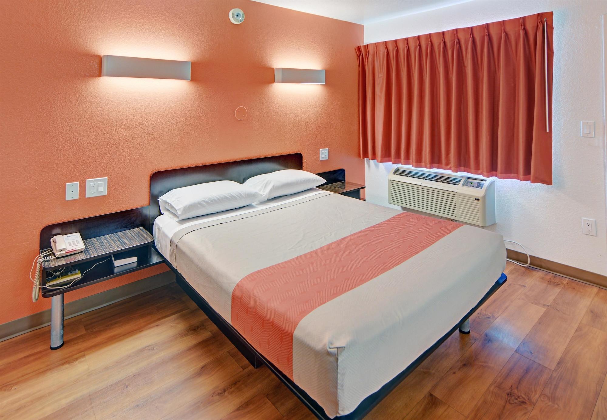 Motel 6 Denton, Tx - Unt Экстерьер фото