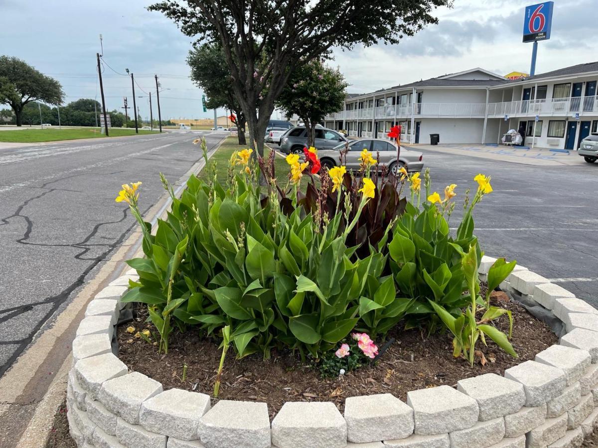 Motel 6 Denton, Tx - Unt Экстерьер фото