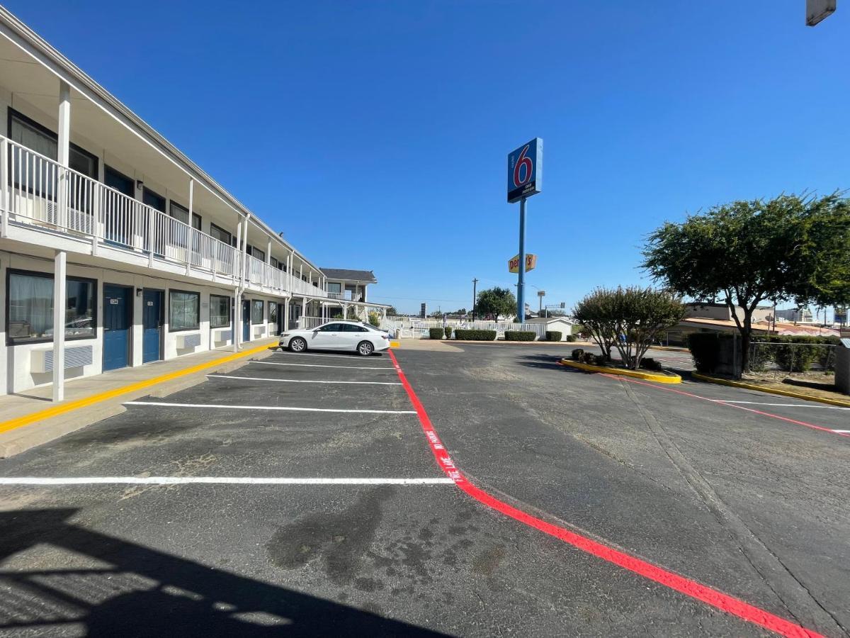 Motel 6 Denton, Tx - Unt Экстерьер фото