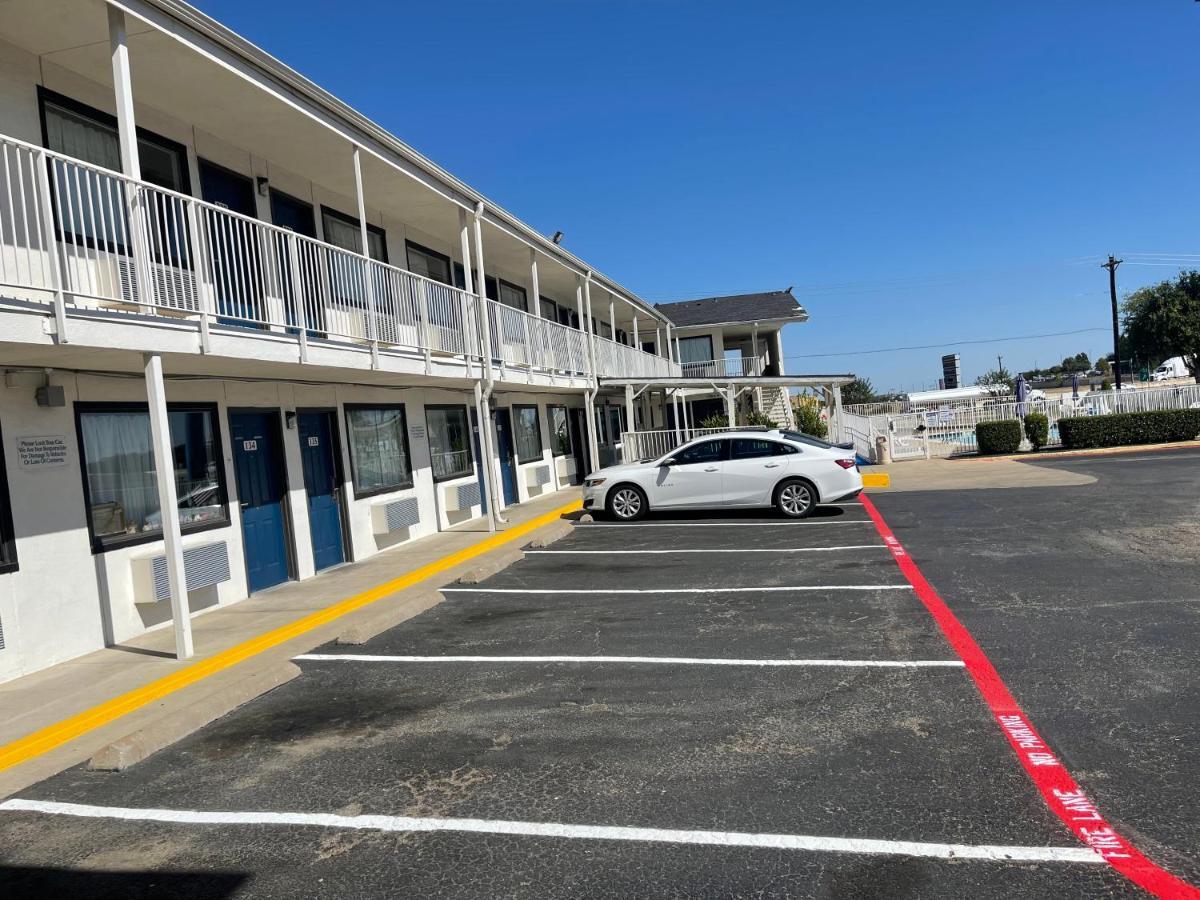 Motel 6 Denton, Tx - Unt Экстерьер фото