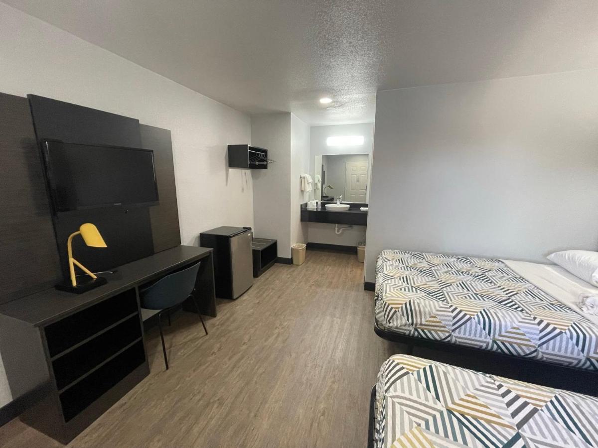 Motel 6 Denton, Tx - Unt Экстерьер фото