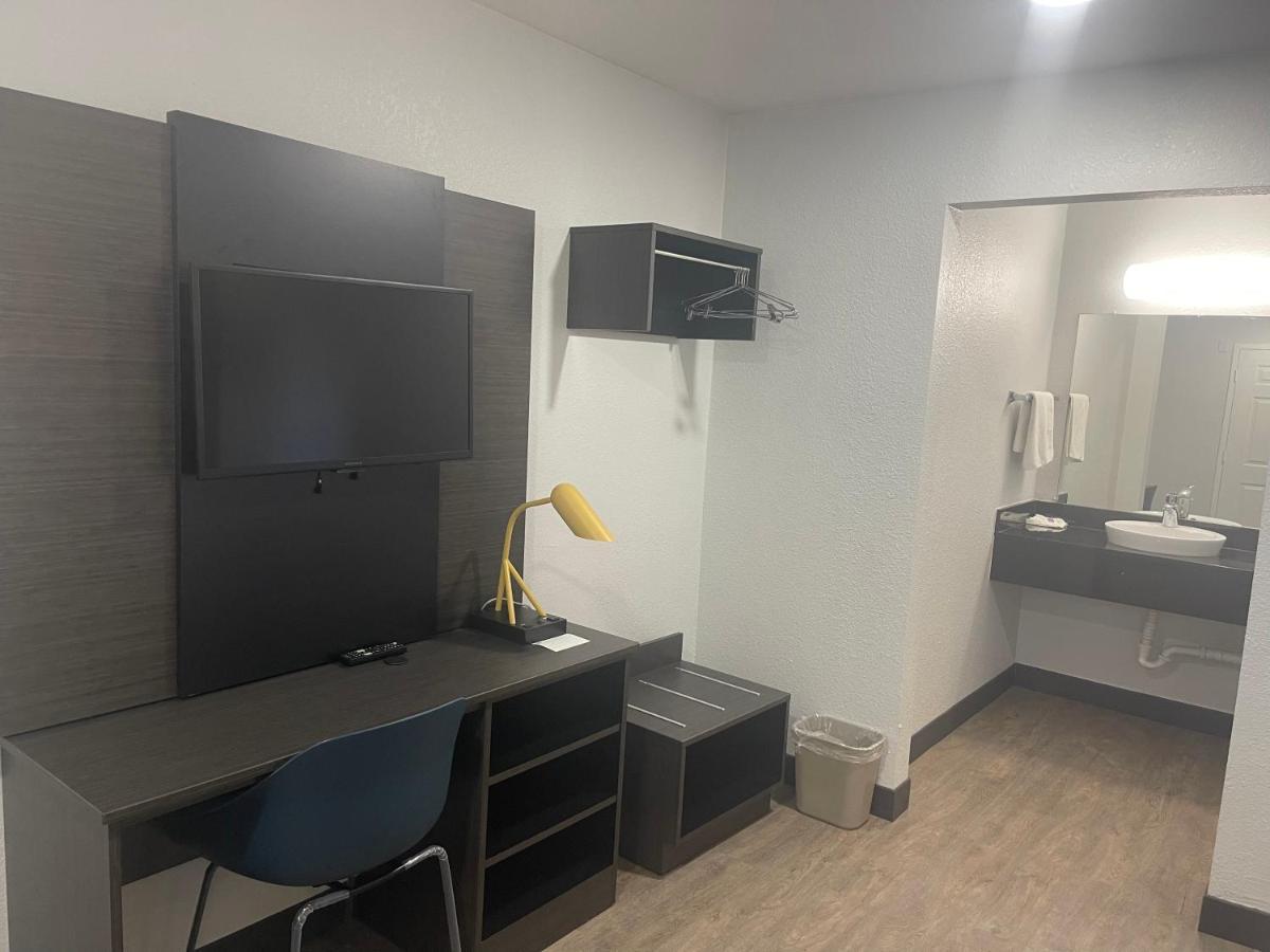 Motel 6 Denton, Tx - Unt Экстерьер фото