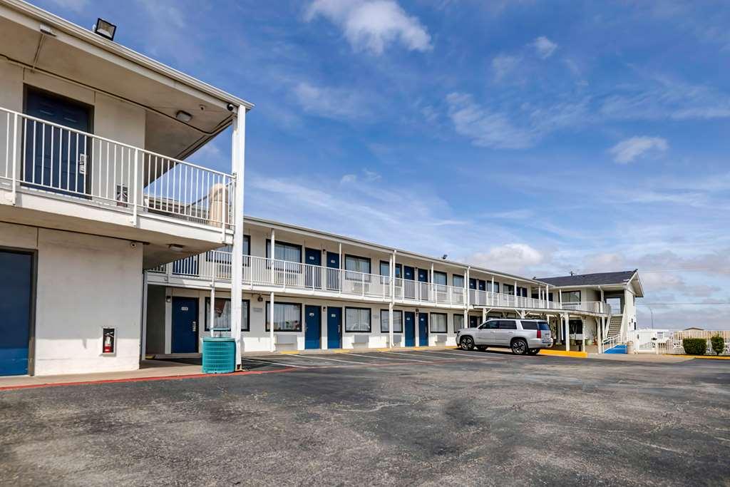 Motel 6 Denton, Tx - Unt Экстерьер фото